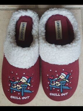Life Is Good Red 'Chill Out' Sherpa-Lined Winnie The Pooh Slippers Size 7-8